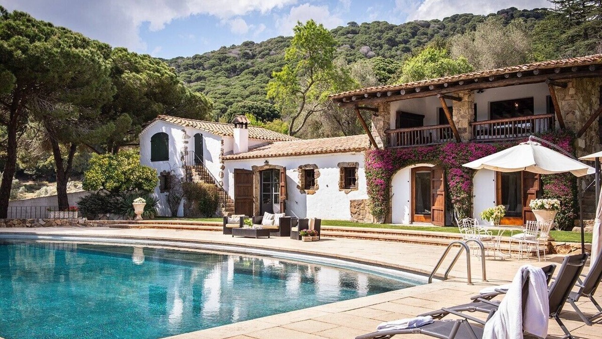 Sant Andreu de Llavaneres House | House with pool, 20.000 m2 garden, ping-pong close to the beach for 18 people
