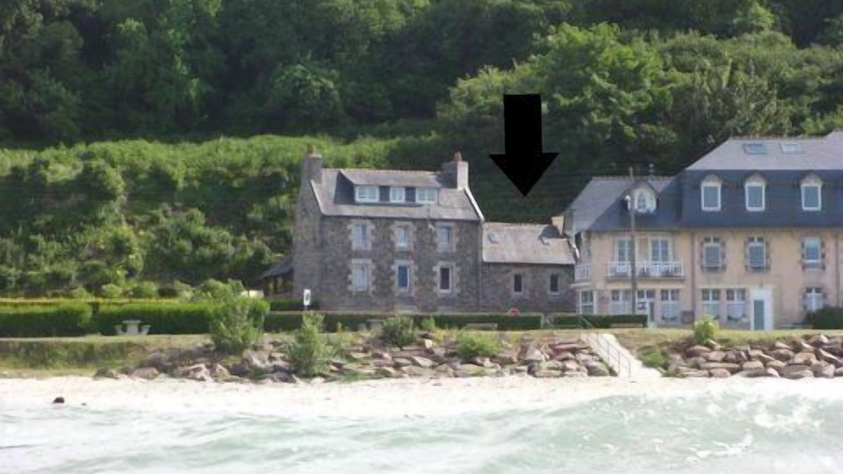 Plestin-les-Greves House | House facing huge beach of St Efflam