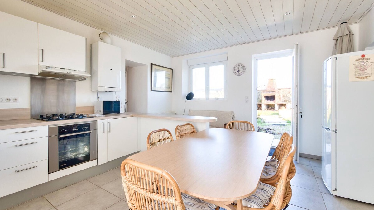 Saint-Michel-en-l'Herm House | House for 6 in Vendée with garden