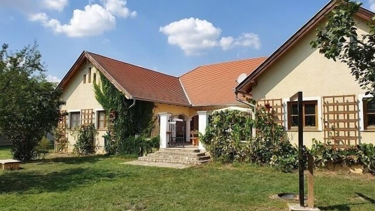 Locs House | House for 6 guests with 300m² in Lócs (120089)