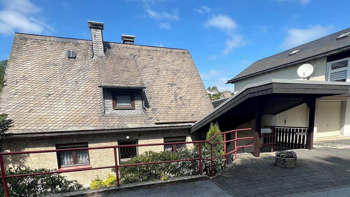 Schwalefeld House | House for 8 persons. 5 bedrooms, 2 bathrooms, 3 toilets with garage/garden.