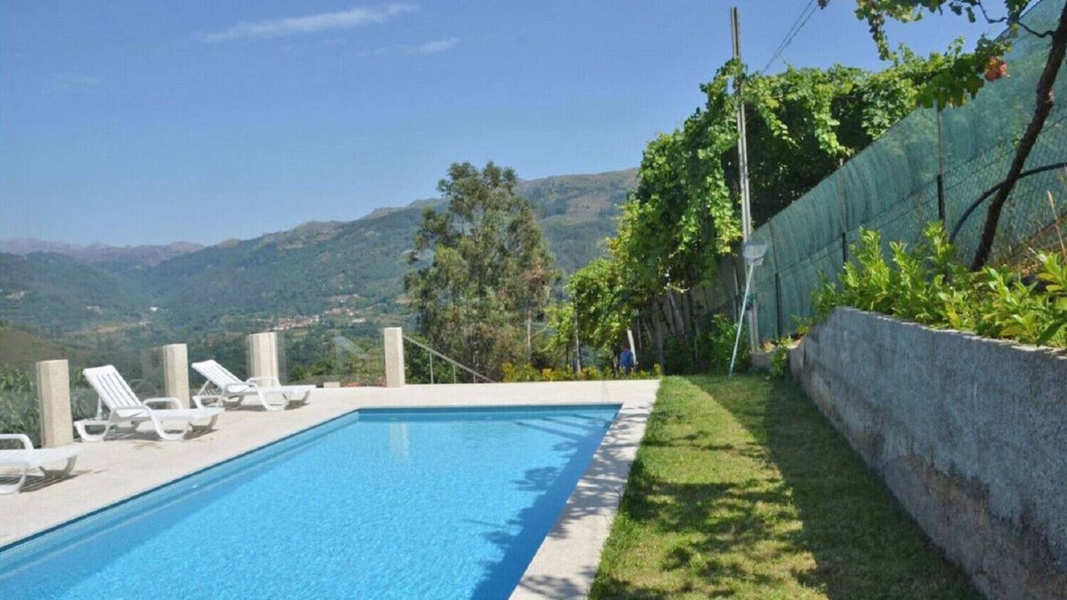 Gondoriz Ski Chalet | House for 8 people with private pool near Gerês