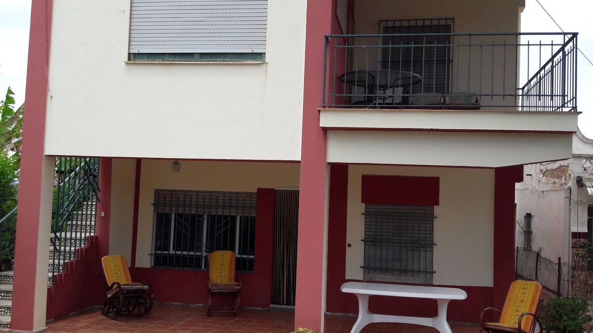 Burriana House | House for 8 people with private parking about 1 kilometer from the beach