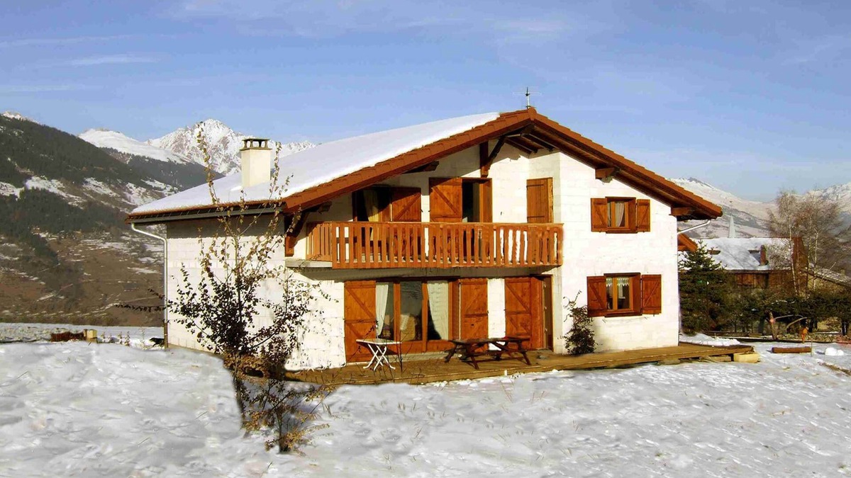 Longefoy Ski Chalet | House for 9-10 people to expose full south on the skiable field of Montalbert