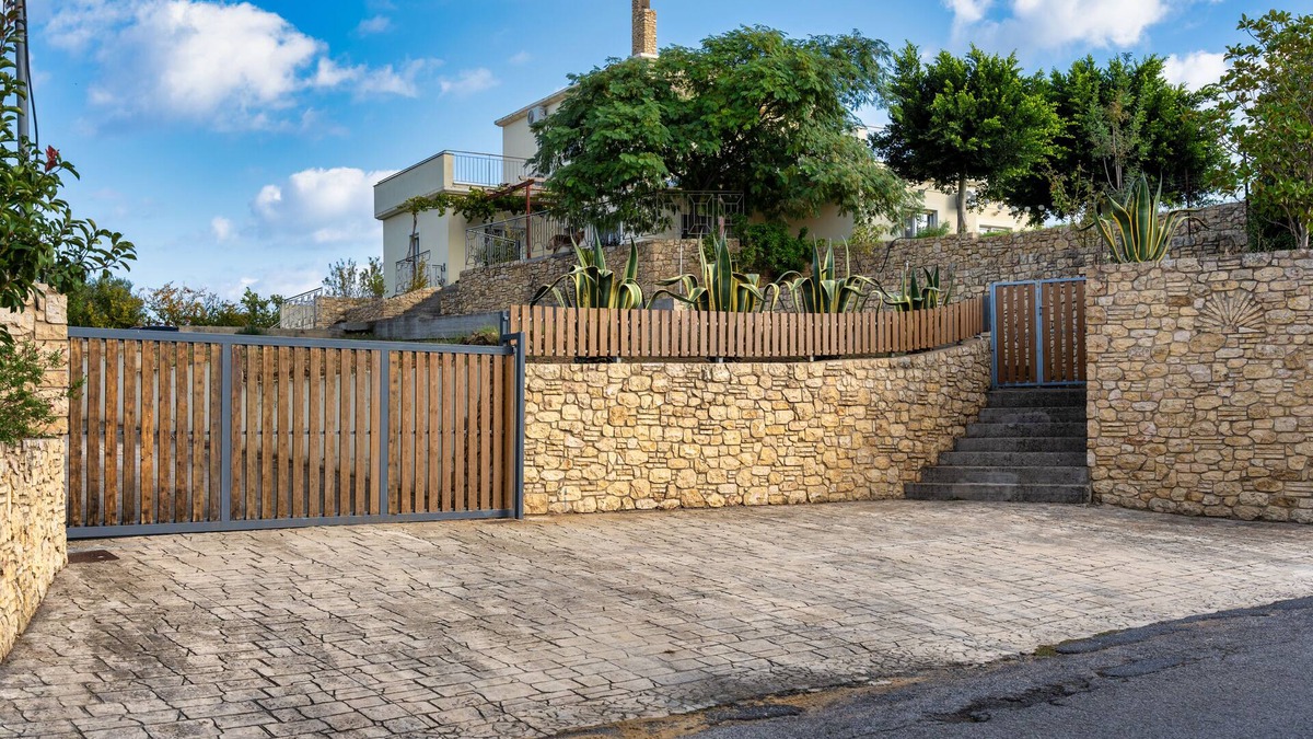 Piperitsa House | House for nomads or families in the countryside