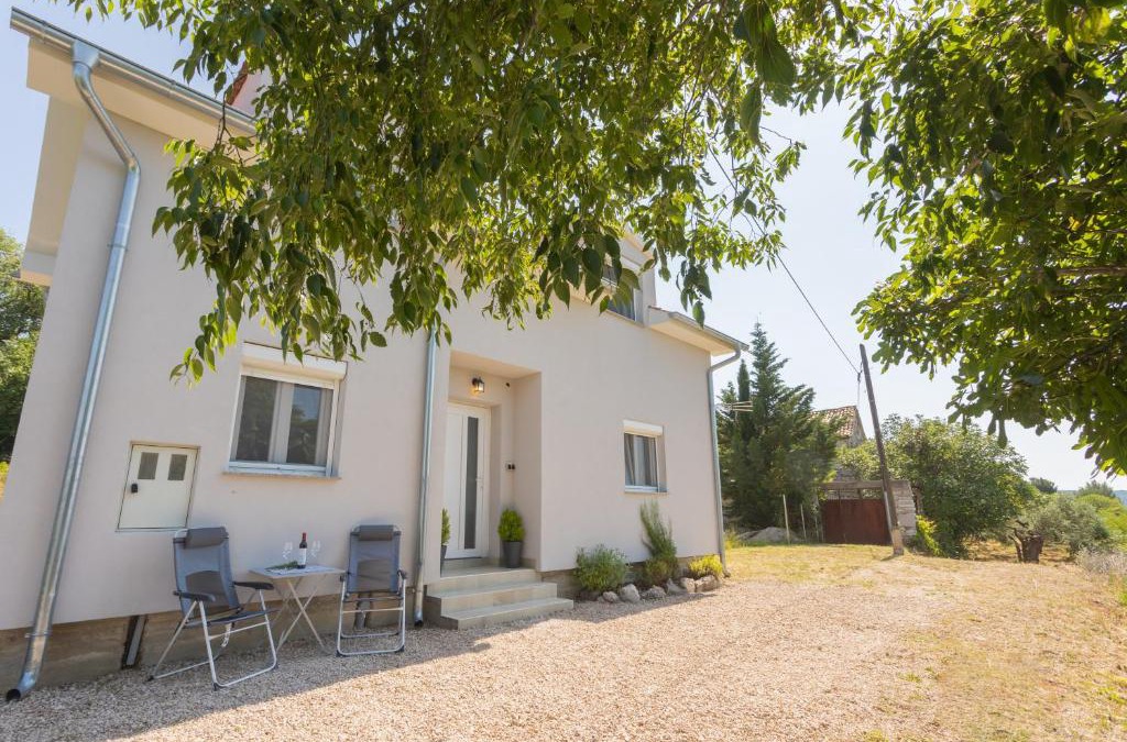 Bicine House | House for rent Serenity