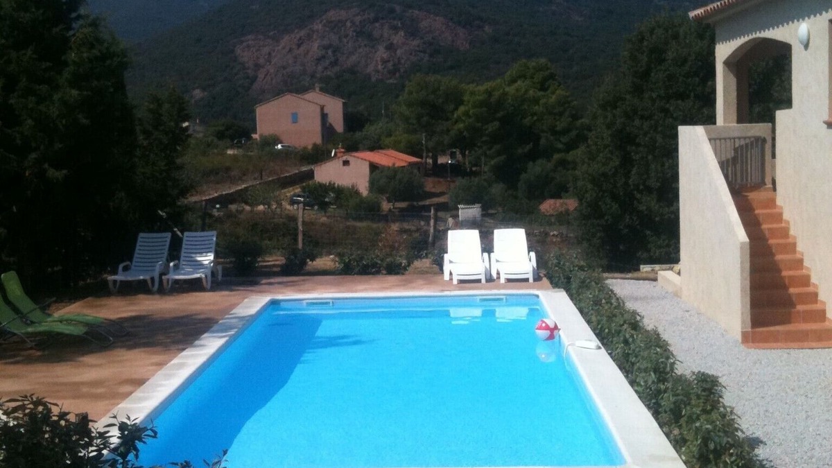 Galeria House | House for up to 4 people with 30 m2 terrace and shared swimming pool.
