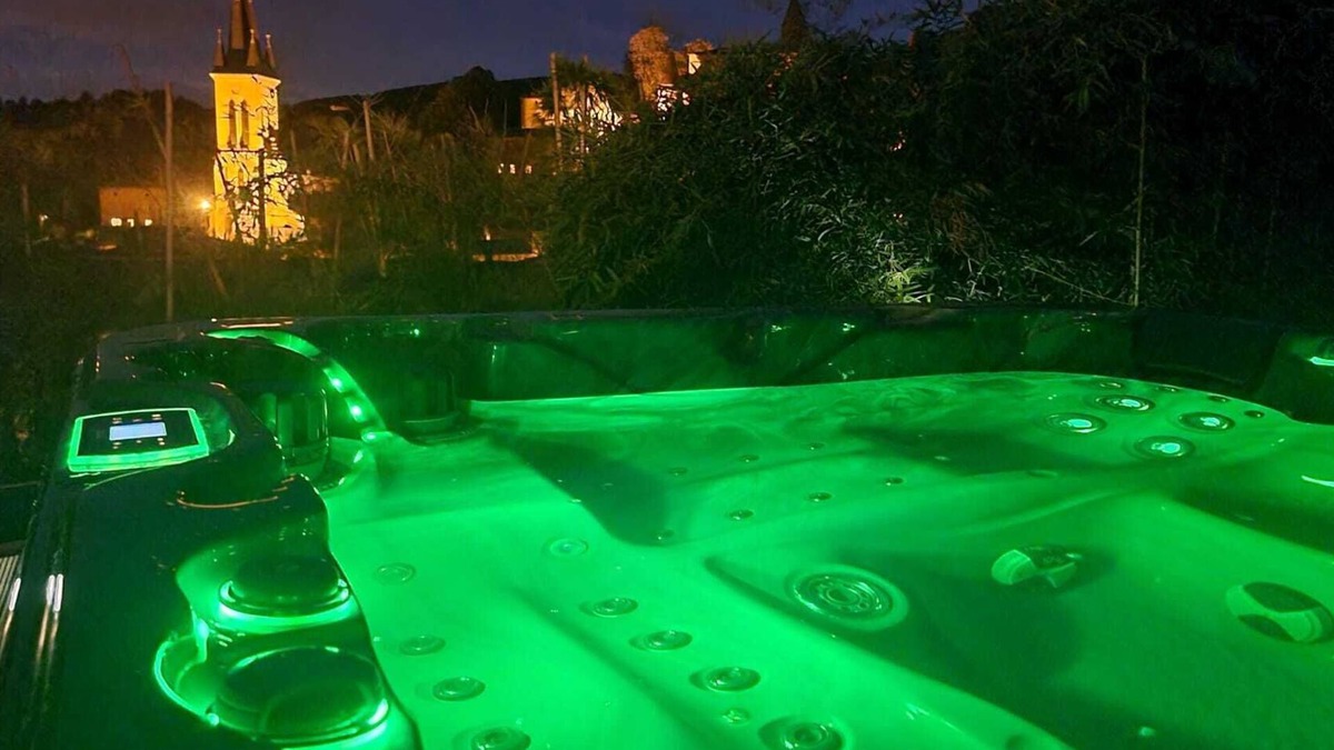 Jarnioux House | House with Spa and sauna in golden stones. Breathtaking view of the castle.