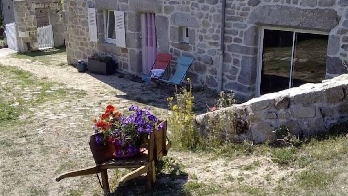 Saint-Leger-du-Malzieu House | House