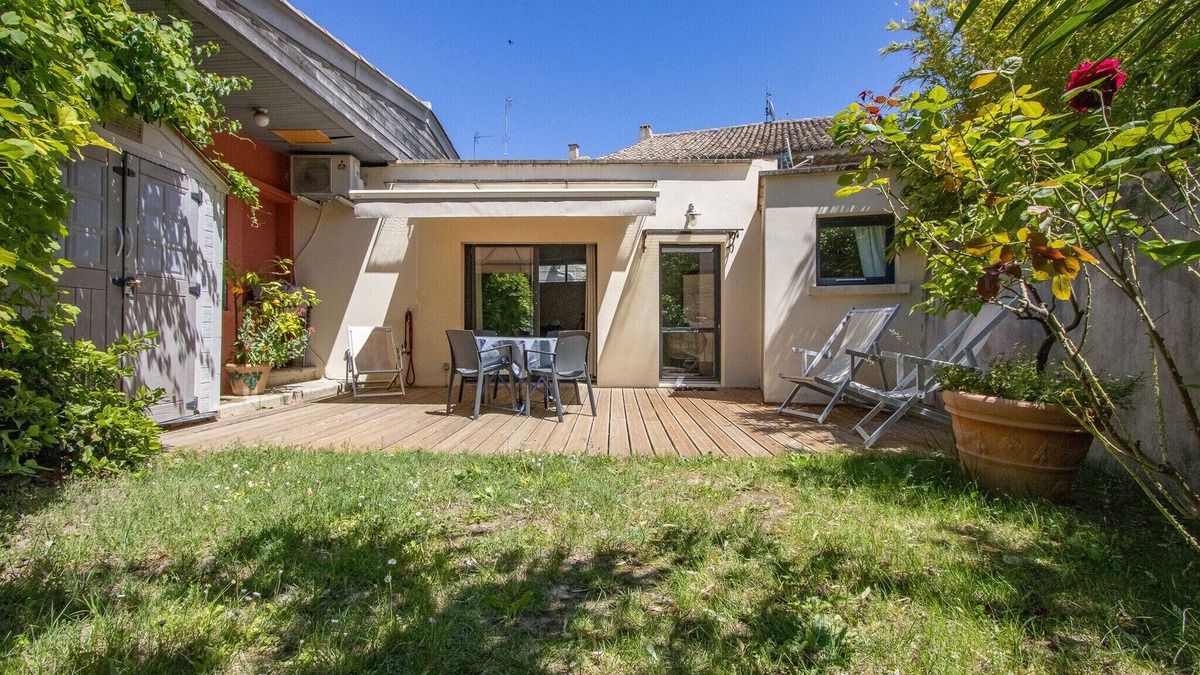 Saint-Paul-Trois-Chateaux Ski Chalet | House for rent, private garden, Drôme Provençale