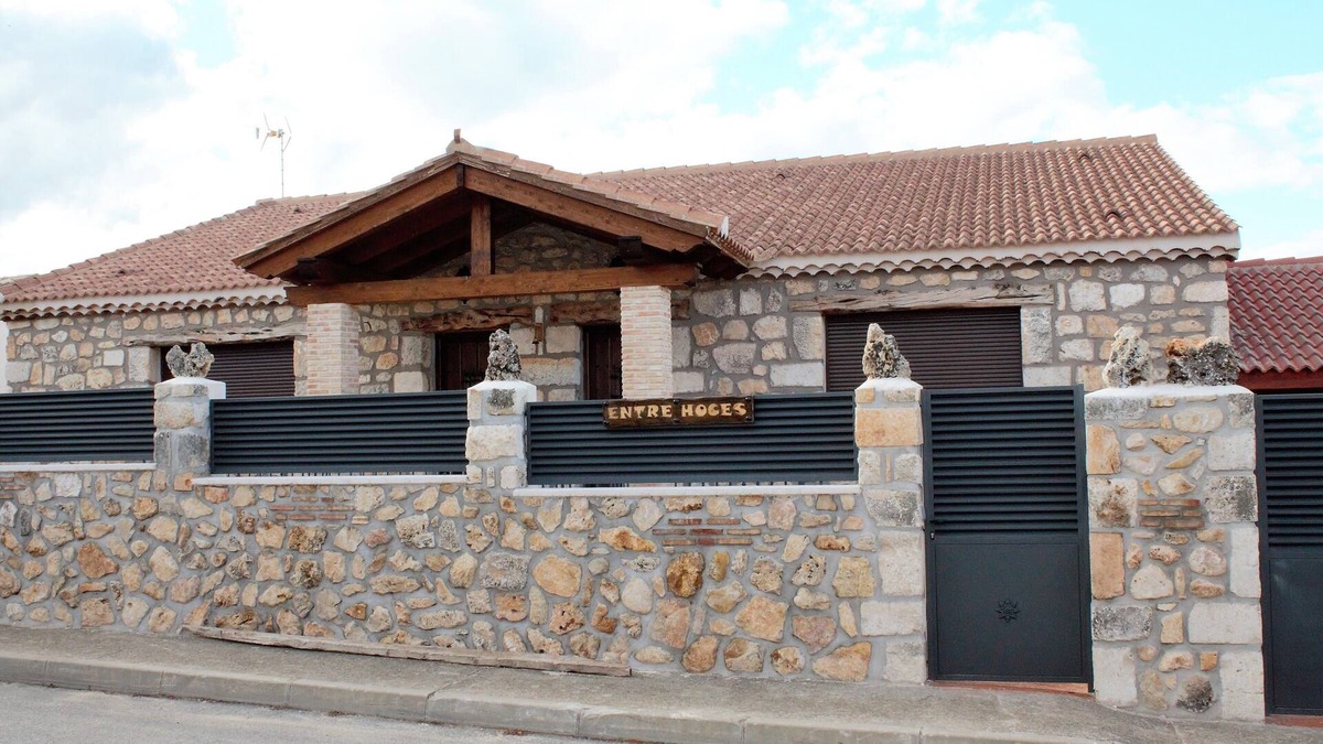 Campo de San Pedro Cottage | House (full rental) Entre Hoces for 10-12 people