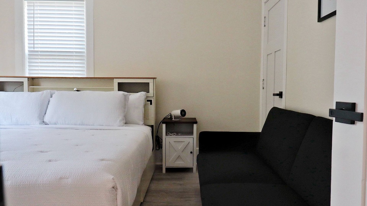 Butztown House | House full of Family fun + cozy vibes near great attractions