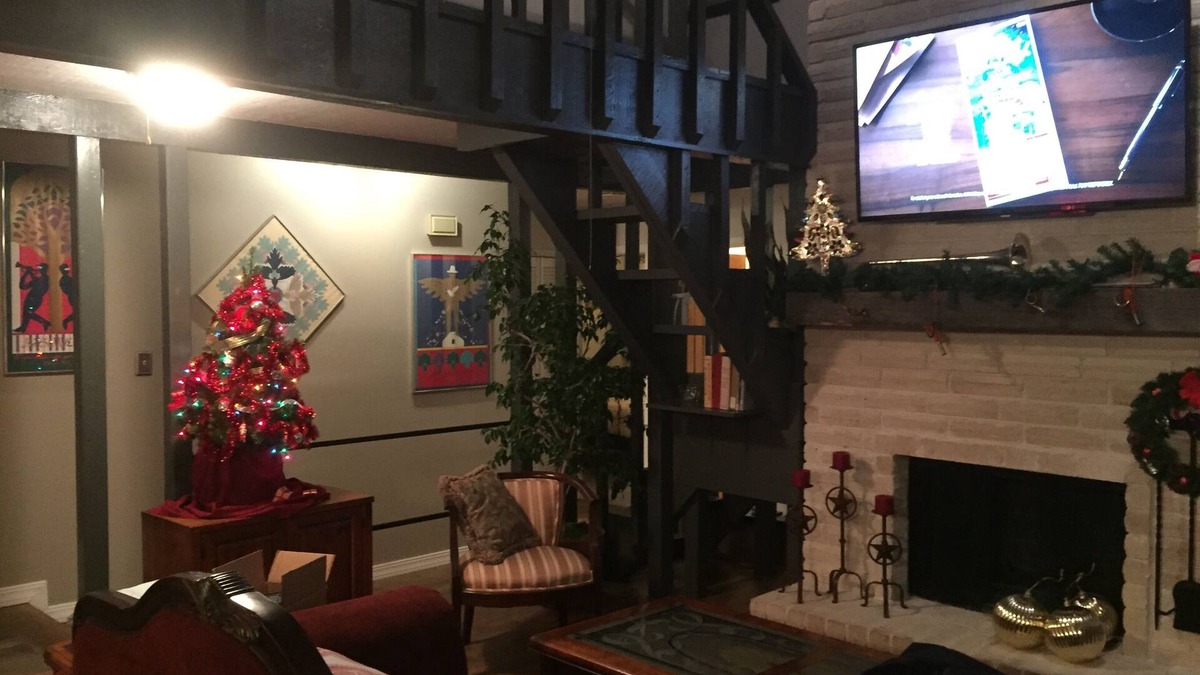 San Antonio House | House Full Of Texas Music Memoralbilia & Decor Highlightng Texas Musicians