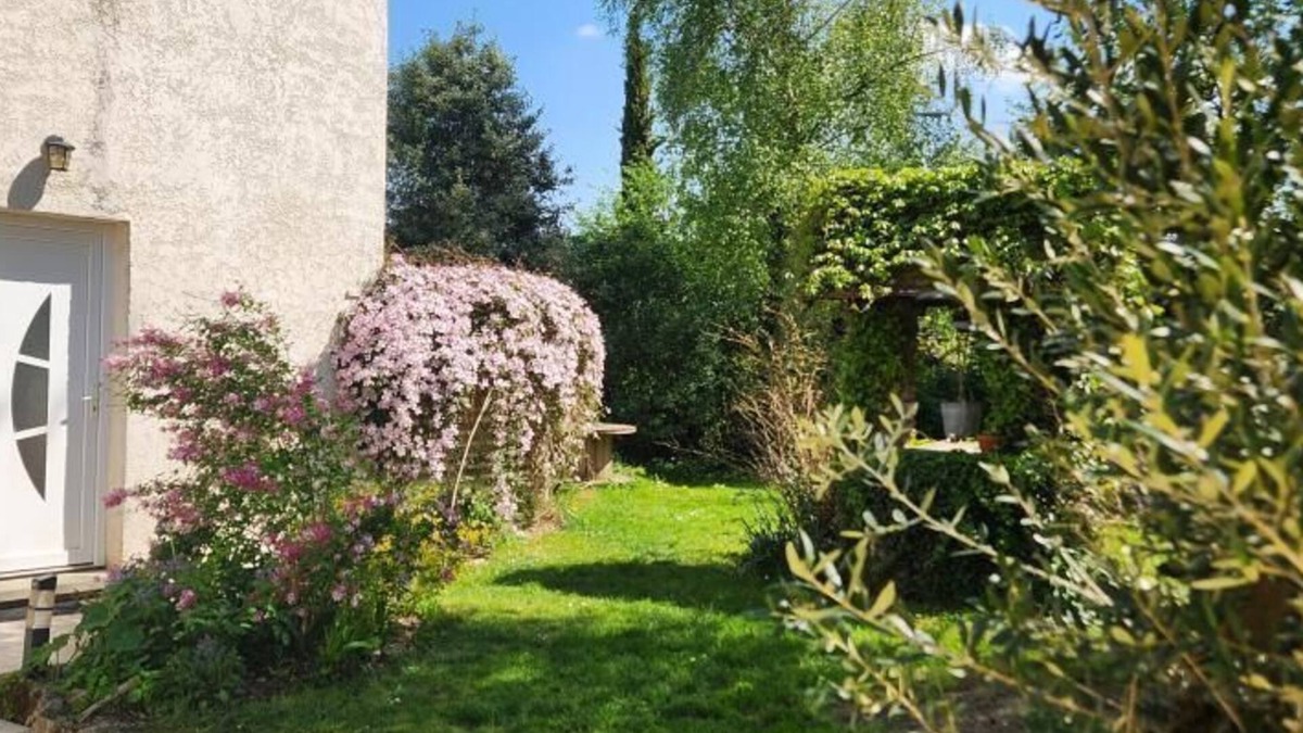 Magny-le-Hongre Cabin | House & Garden "Les Glycines" – Disneyland Paris