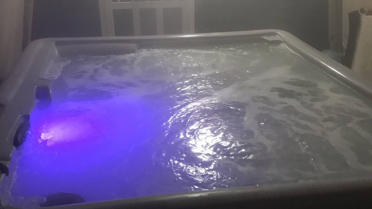 Wilmington House | House hot tub, deck 5miles from mount snow 3 miles from town of Wilmington