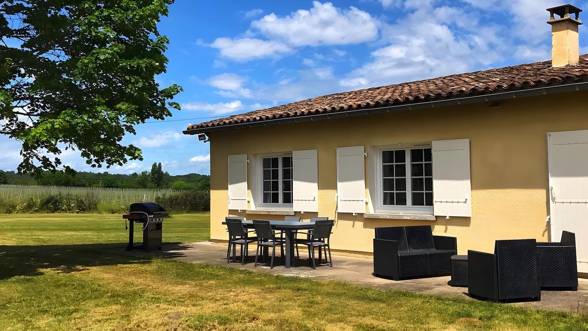Les Salles-De-Castillon House | House in the Heart of the Vineyards