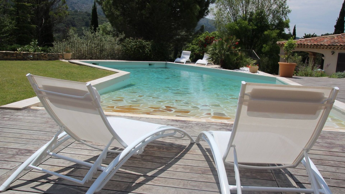 Vauvenargues House | House in Aix countryside with landscaped garden and pool .South of France
