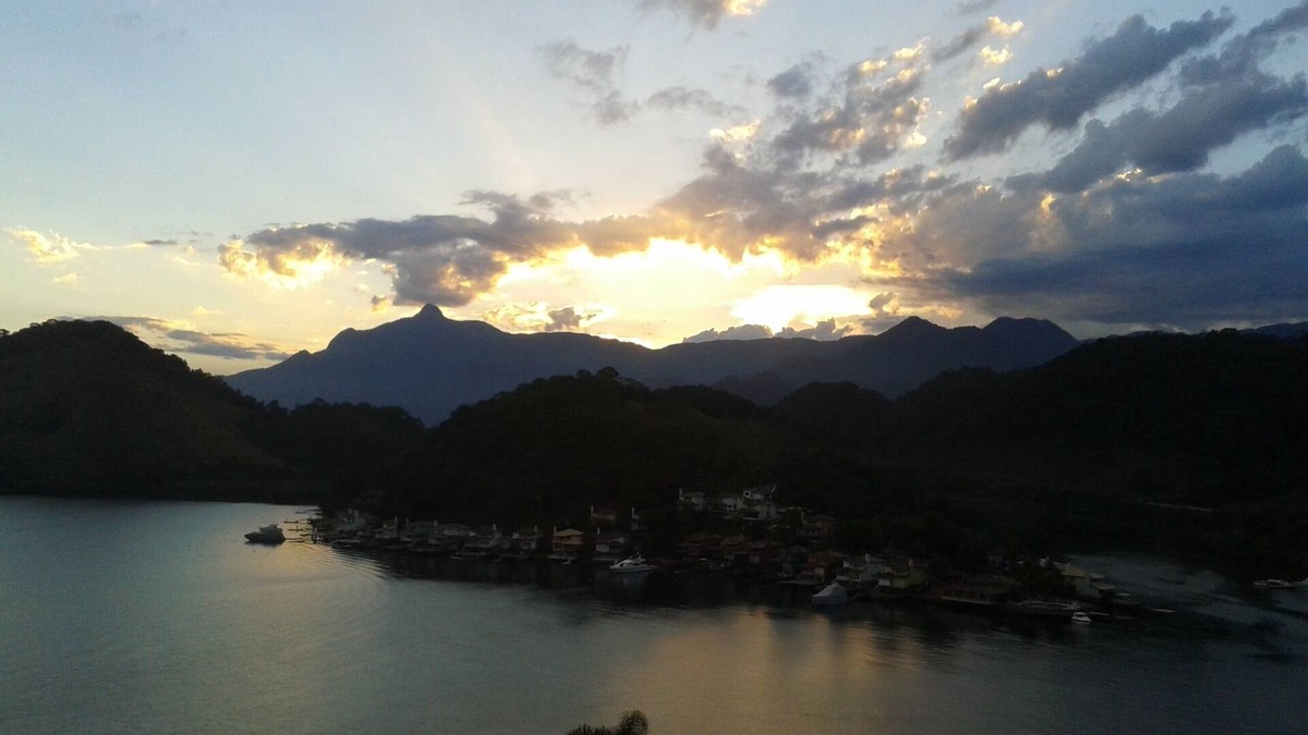 Itanema Condo | House in Angra's paradise. Km 500,5 Rio Santos Neighborhood Itanema.