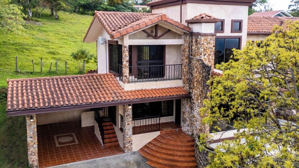 Jaramillo House | House in Boquete, House in Boquete with king beds and hot tub (565749)