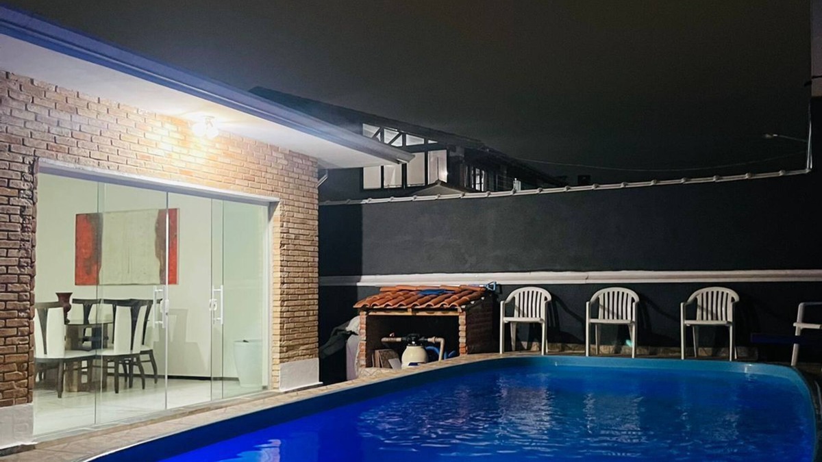 Indaia House | House in the center with swimming pool