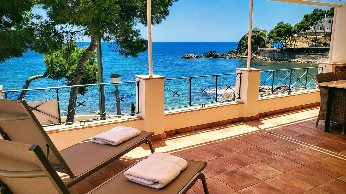 Altea House | House in Cap-Negret 36-1º Altea. 1st line of beach, Cala del Soio.