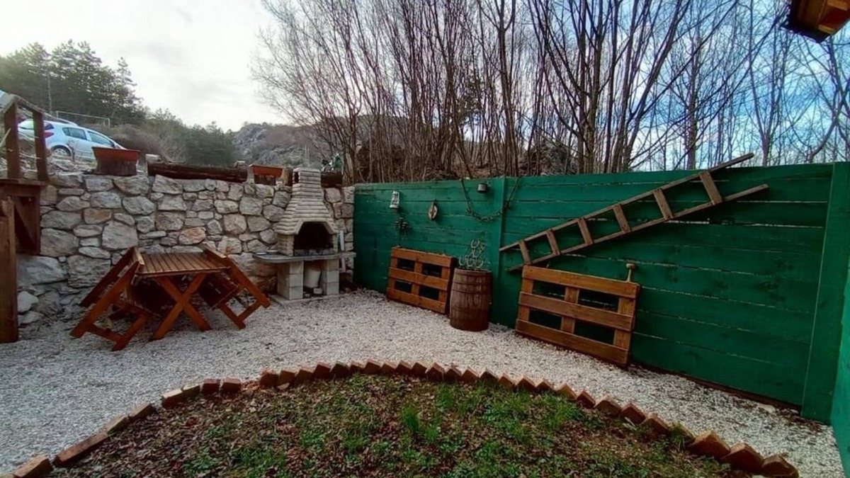Donje Polje House | House in Cetinje. A quiet and peaceful place to rest. Near 2 national parks.