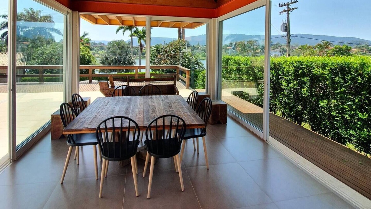 Jacare Cottage | House in condominium with pool, barbecue, lake