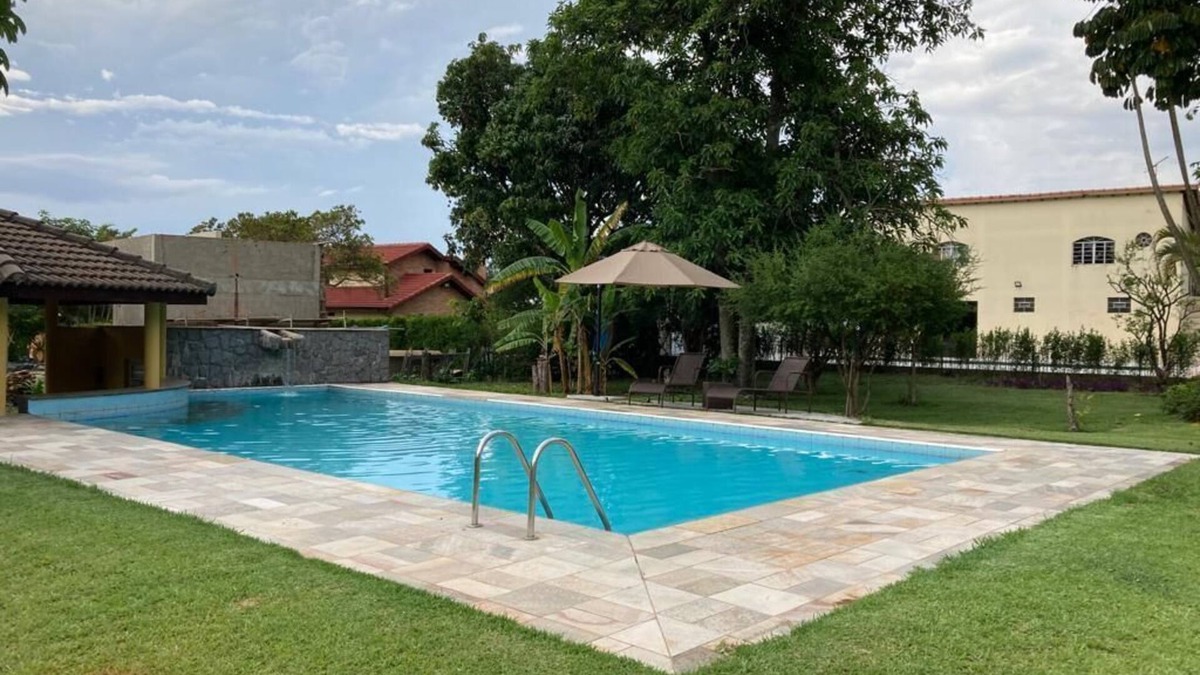 Cabreuva House | House in condominium, wet bar next to SP