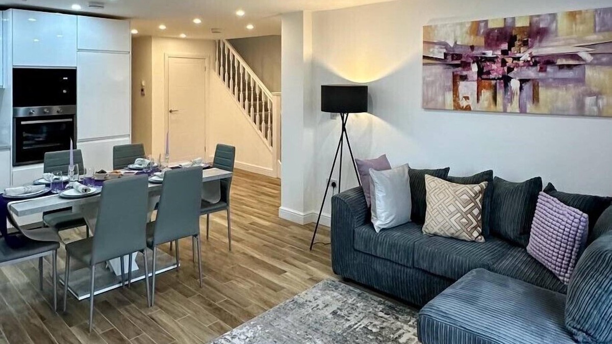 Selsdon and Ballards House | House in Croydon welcomes you to Comfort and style