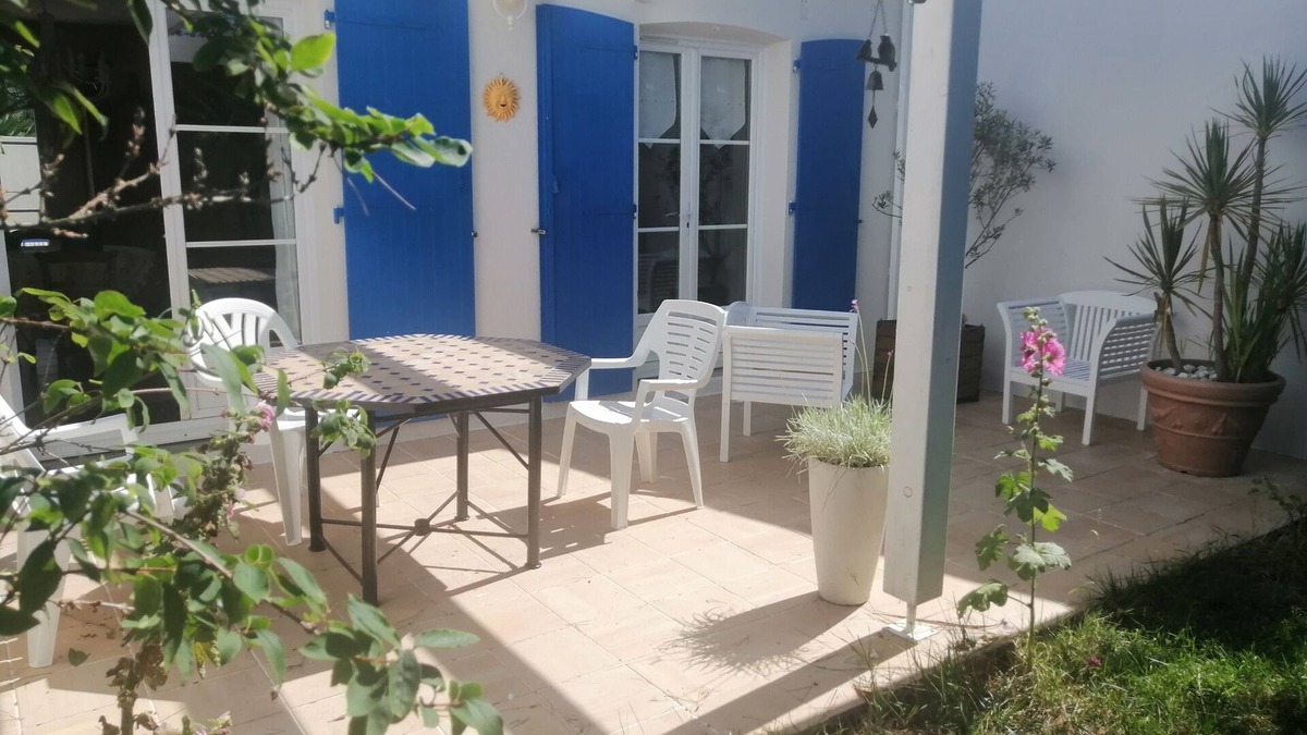 Perigny House | House in enclosed garden with patio 5 km from La Rochelle
