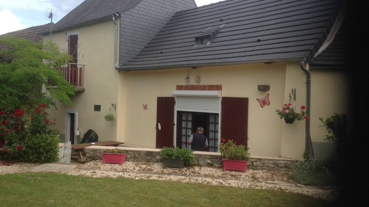 Le Lardin-Saint-Lazare House | House in small village very calm, cordial, close to the caves of Lascaux 4