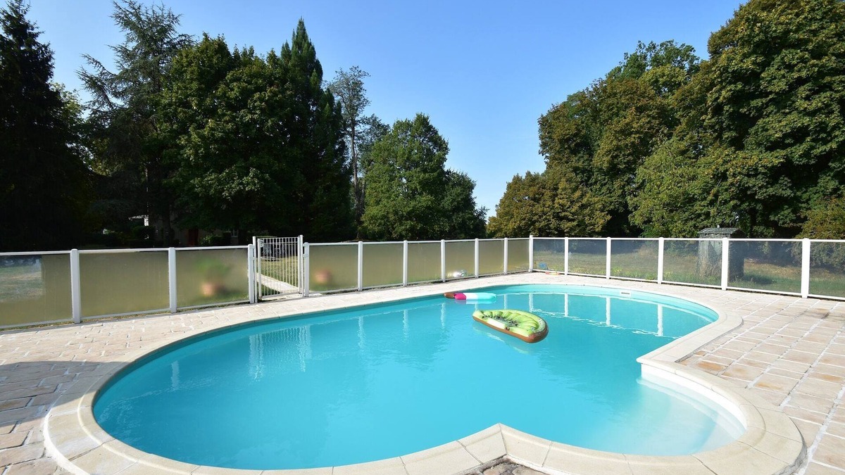 Saint-Aubin-sur-Loire Villa | House in Burgundy with Private Pool