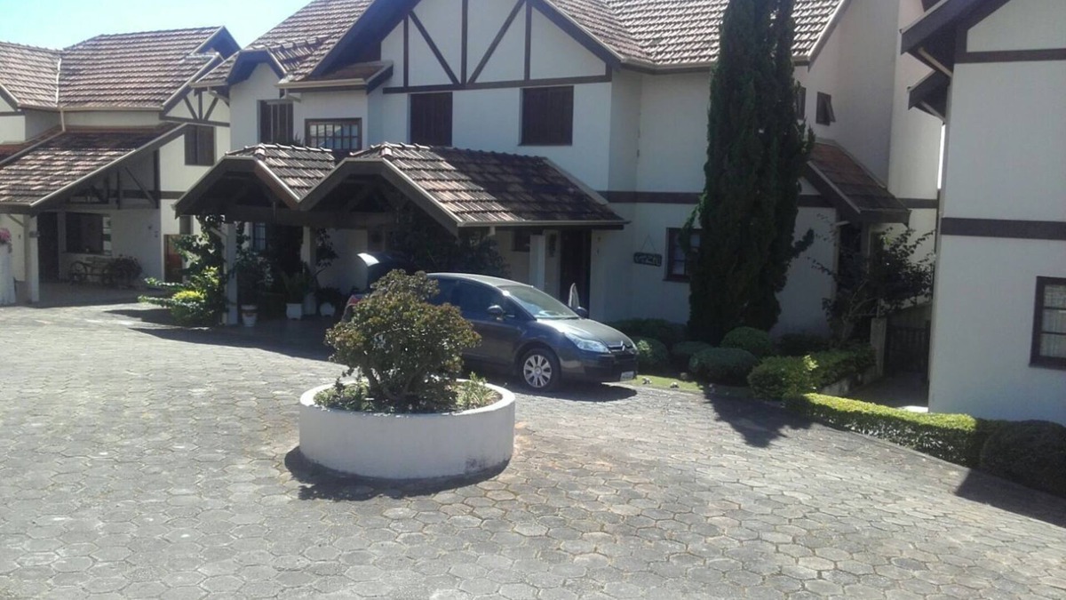 Serra Negra House | House in gated community