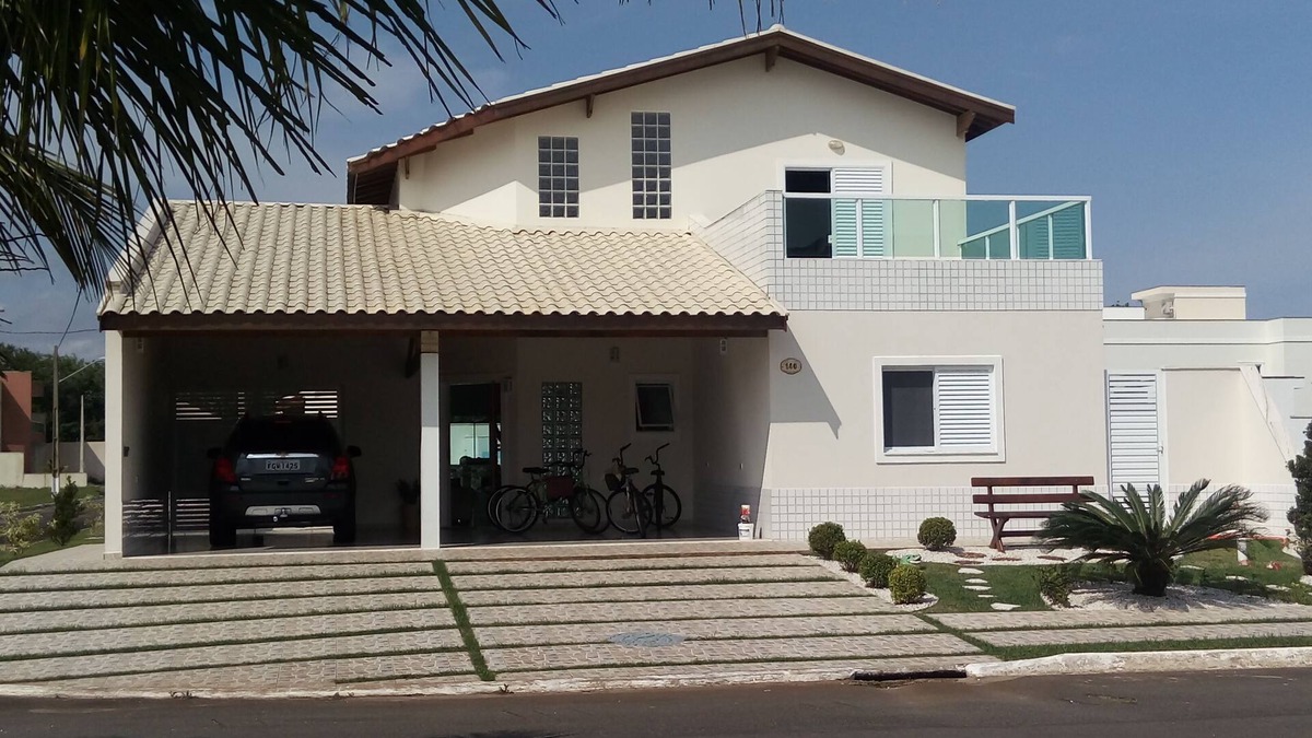 Raul Cury House | House in gated community with full leisure facilities on the seafront, monitored 24 hours a day