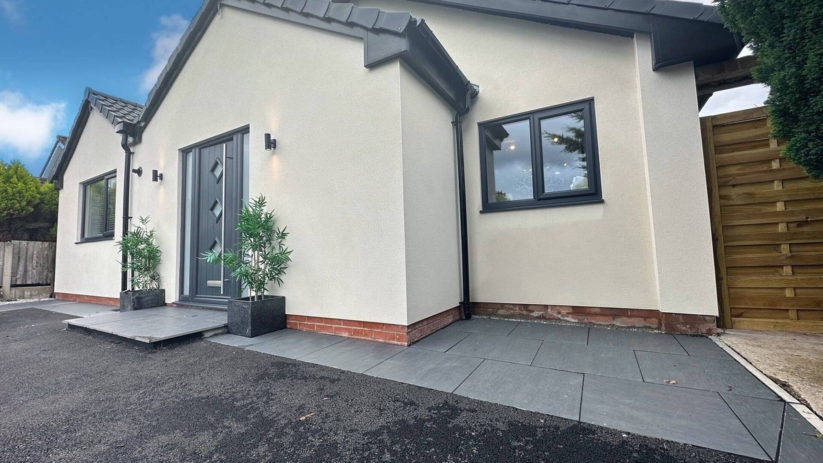 Trafford House | House in Hale With Hot Tub