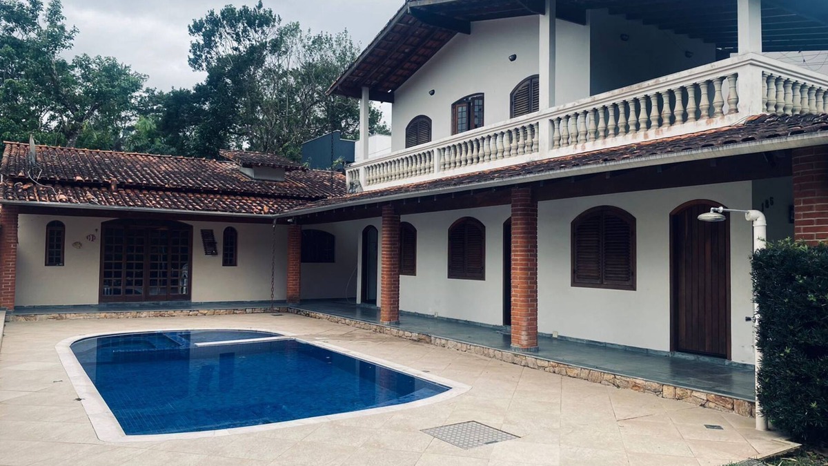 Parque Imperial Condo | House in high standard gated community with natural waterfalls, 1km from the beach