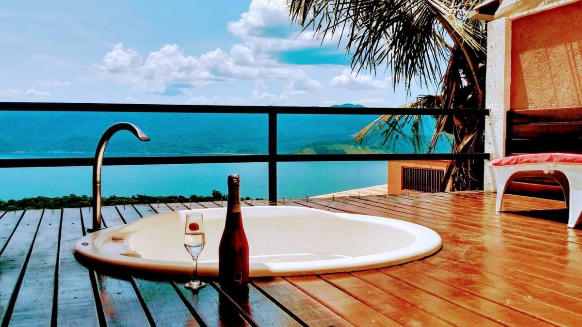 Bexiga House | House in Ilhabela with jacuzzi and sea view! Beaches, trails and waterfalls