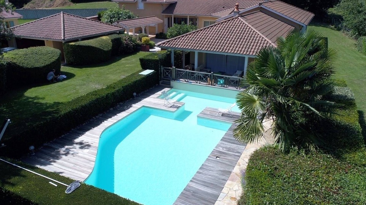 Faramans House | House in landscaped garden 1km from the village