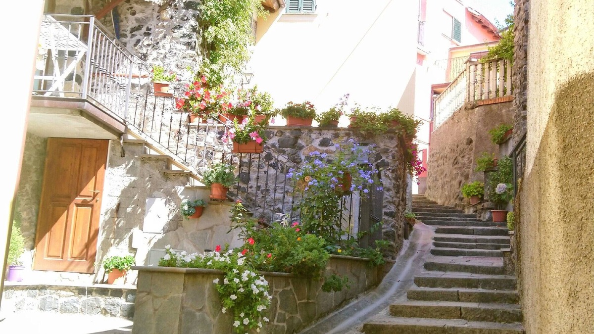 Mattarana House | House in Ligurian village in Val di Vara, near the sea of Levanto and Cinque Terre.