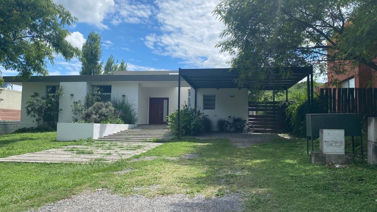 Villa San Lorenzo House | House in Meadows of San Lorenzo - San Lorenzo Chico/Salta