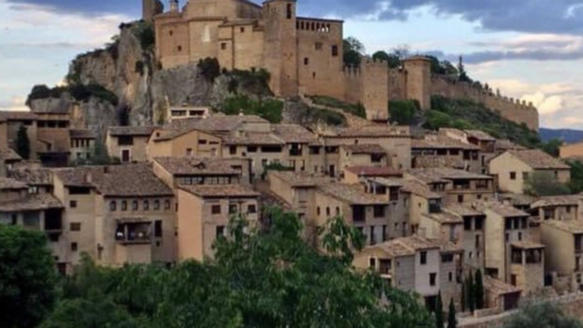 Alquezar House | House in medieval village.