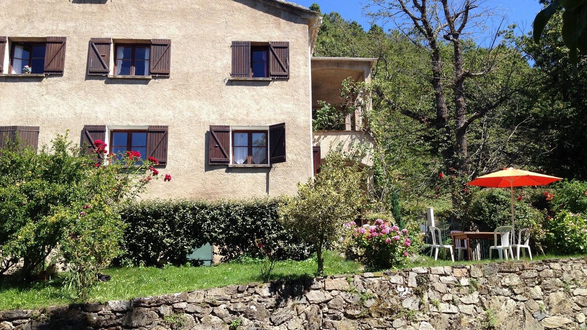 Saliceto Apartment | House in mountain village center Corsica