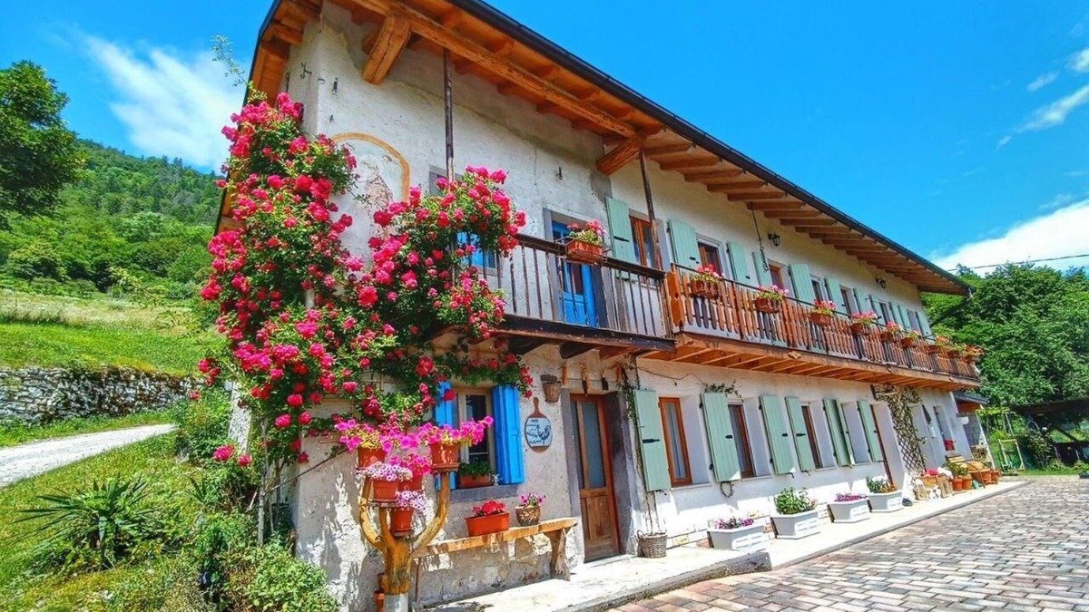 Pedavena Apartment | House in Nature - The Awakening of the Elves