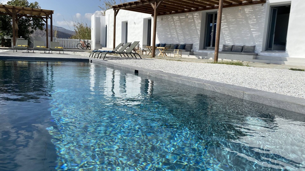 Molos House | House in Paros, Greece, near the beach, sleeps 10