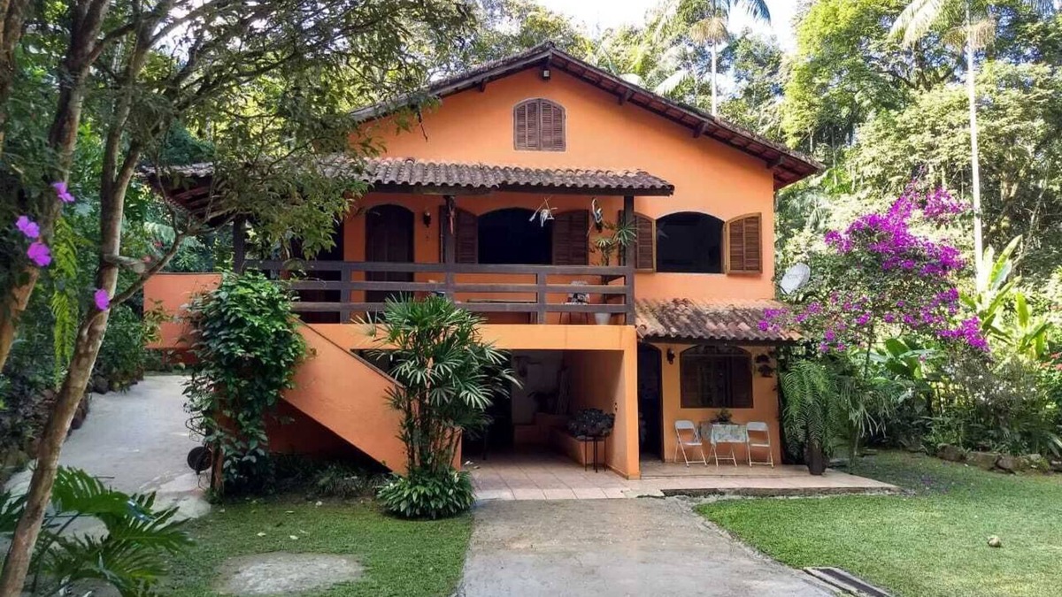Penedo House | HOUSE IN PENEDO WITH WATERFALL