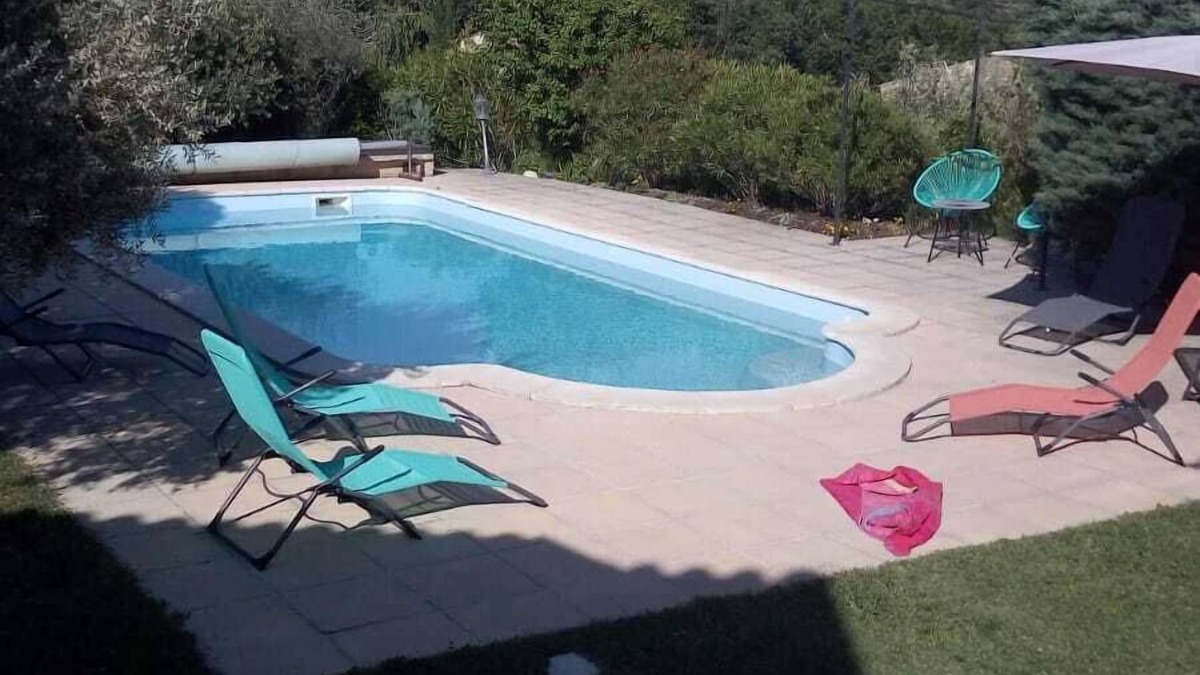 Pierrevert House | HOUSE IN PROVENCE WITH SWIMMING POOL ' LA GRENOUILLE BLEUE '