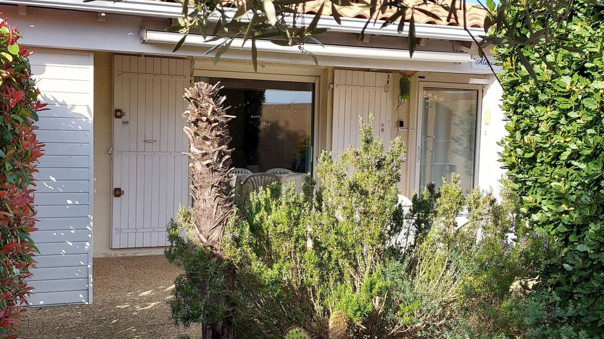 Portiragnes House | House in residence with Mediterranean garden