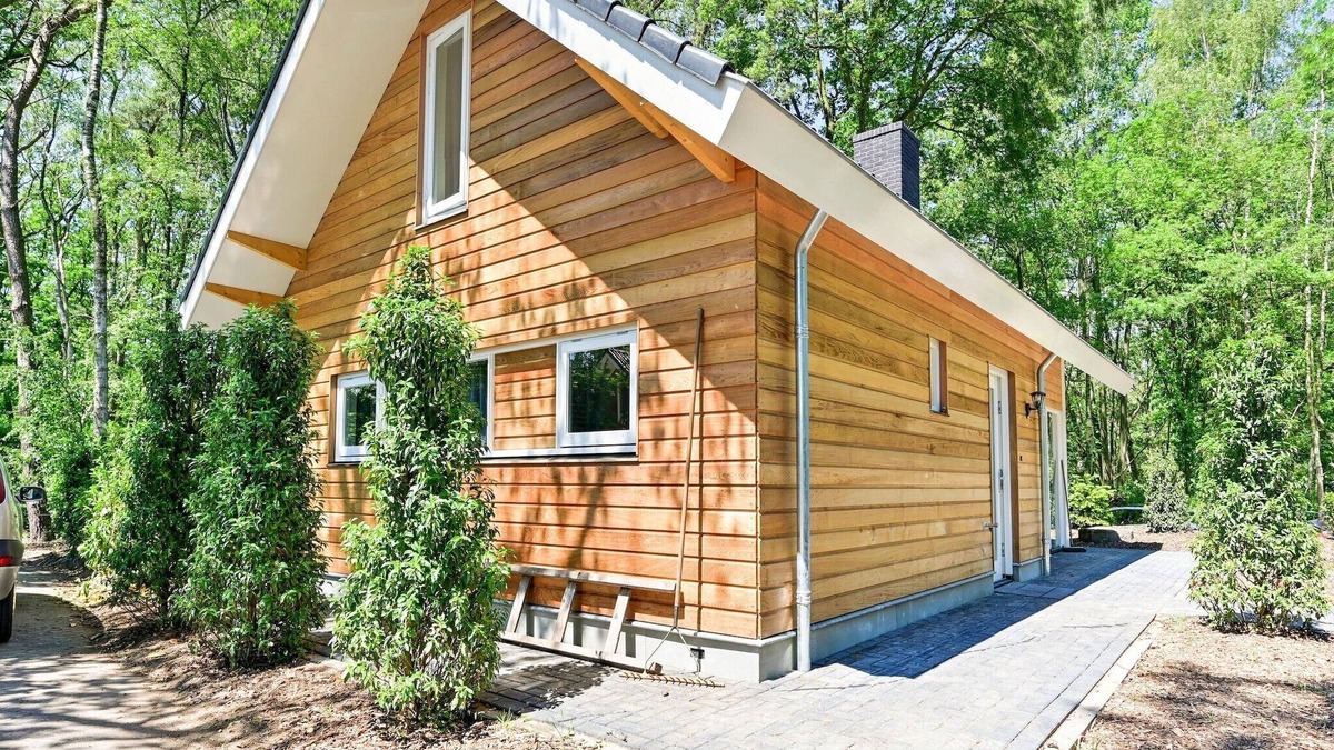 Reutum House | House in Reutum with Jacuzzi & Forest View