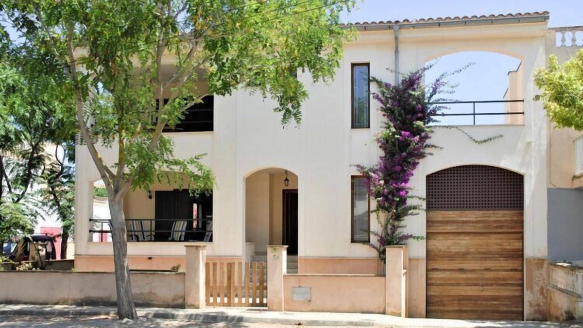 S'illot House | House in S'Illot near Sandy Beach