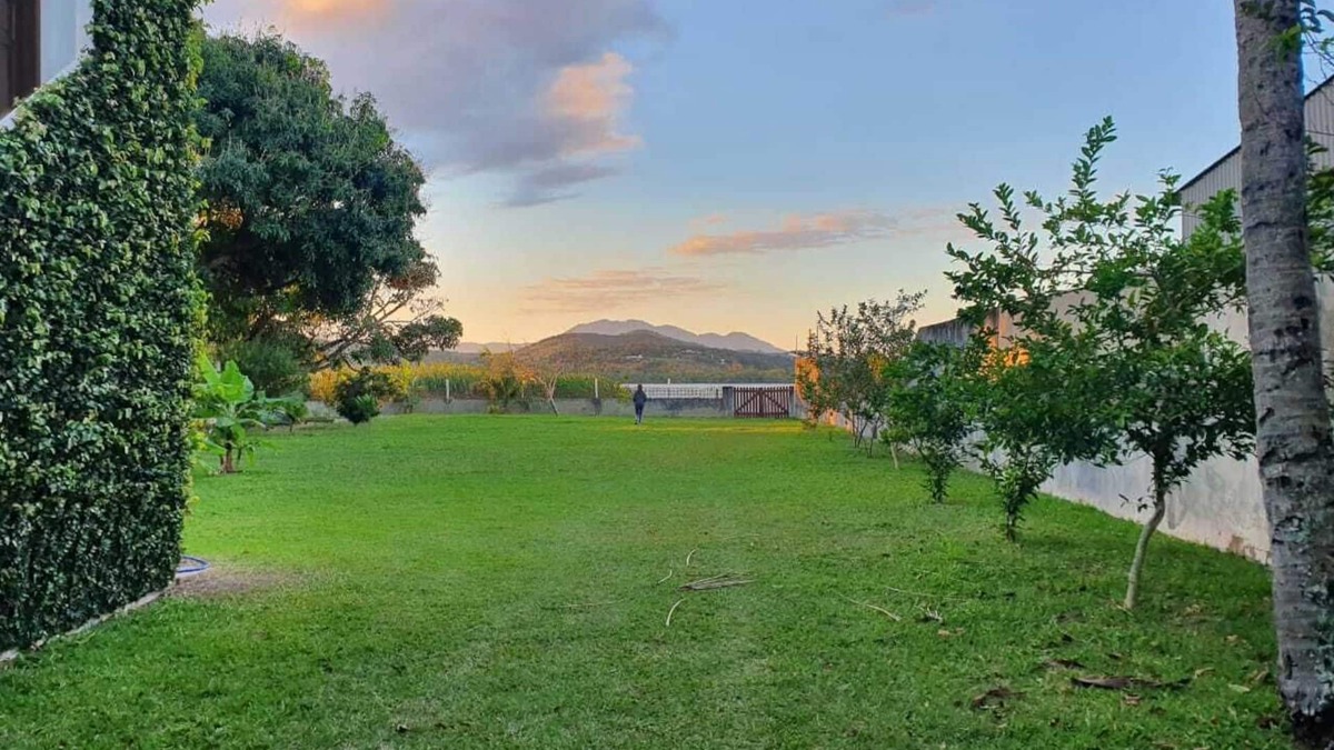 Praia da Vila House | House in Saquarema, 200 meters from the beach, huge garden, lots of peace.